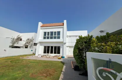 Villa - 4 Bedrooms - 5 Bathrooms for rent in Jumeirah 3 - Jumeirah - Dubai