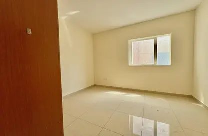 Apartment - 1 Bedroom - 2 Bathrooms for rent in Hajar Building - Muwaileh Commercial - Sharjah