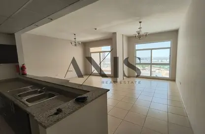 Apartment - 2 Bedrooms - 3 Bathrooms for sale in Mazaya 9 - Queue Point - Dubai Land - Dubai