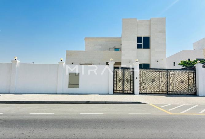 Villa - 4 Bedrooms - 5 Bathrooms for rent in Al Barsha South 2 - Al Barsha South - Al Barsha - Dubai