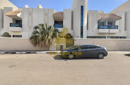 Villa - 4 Bedrooms - 5 Bathrooms for rent in Al Karam Building - Al Karamah - Abu Dhabi