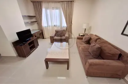 Apartment - 2 Bedrooms - 2 Bathrooms for rent in Al Salam Tower - Tourist Club Area - Abu Dhabi