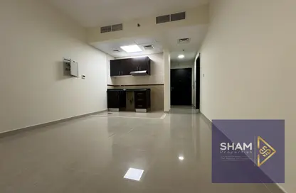 Apartment - 1 Bathroom for rent in Infinity Building - Sheikh Zayed Road - Dubai