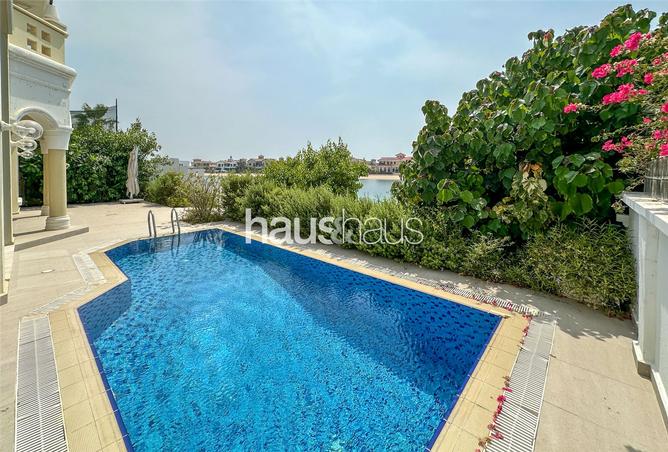 Villa - 4 Bedrooms - 5 Bathrooms for rent in Garden Homes Frond E - Garden Homes - Palm Jumeirah - Dubai