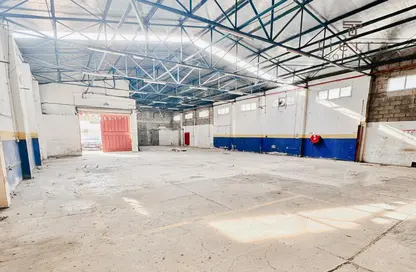 Warehouse - Studio - 2 Bathrooms for rent in Al Khabisi - Deira - Dubai