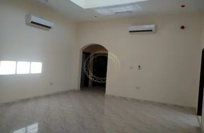 Apartment - 4 Bedrooms - 4 Bathrooms for rent in Al Khabisi - Al Ain