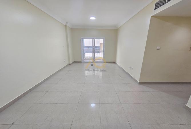 Apartment - 2 Bedrooms - 2 Bathrooms for rent in Al Nahda Complex - Al Nahda - Sharjah