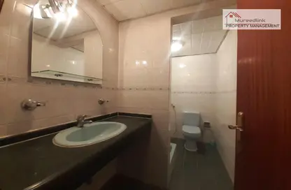 صورة لـ حمام بنتهاوس - 2 غرف نوم - 3 حمامات للايجار في برج المرور - منطقة المرور - أبوظبي ، صورة رقم 1