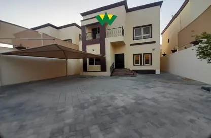 Villa - 4 Bedrooms - 6 Bathrooms for rent in Shakhbout City - Abu Dhabi