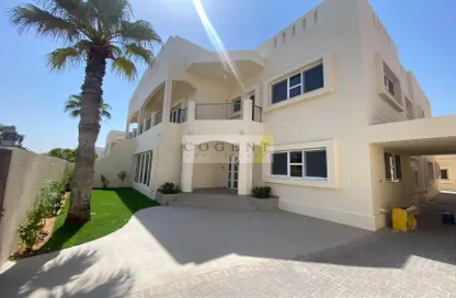 Villa - 5 Bedrooms - 7 Bathrooms for rent in Umm Suqeim 1 - Umm Suqeim - Dubai