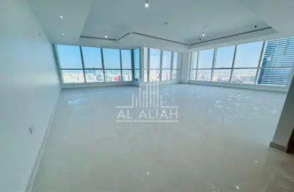 Apartment - 3 Bedrooms - 5 Bathrooms for rent in Hamdan Street - Abu Dhabi