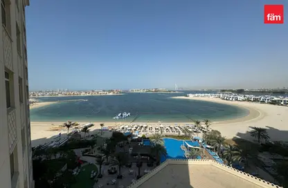 Apartment - 3 Bedrooms - 3 Bathrooms for rent in Al Nabat - Shoreline Apartments - Palm Jumeirah - Dubai