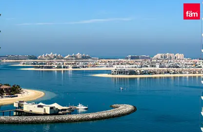 Apartment - 1 Bedroom - 2 Bathrooms for sale in Marina Vista - EMAAR Beachfront - Dubai Harbour - Dubai