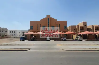 Apartment - 2 Bedrooms - 2 Bathrooms for rent in Al Jimi - Al Ain