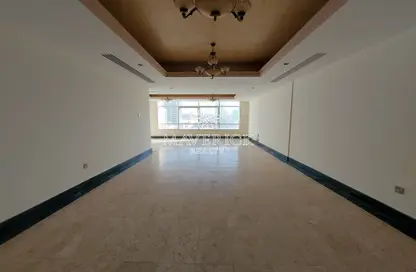 Apartment - 3 Bedrooms - 4 Bathrooms for rent in Al Mabrooka Tower - Al Majaz 1 - Al Majaz - Sharjah