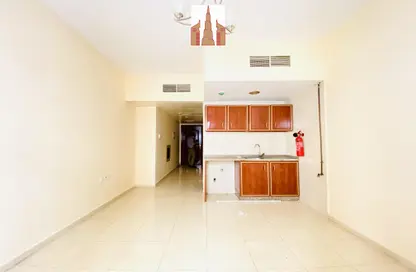 Apartment - 1 Bathroom for rent in Muwailih Building - Muwaileh - Sharjah