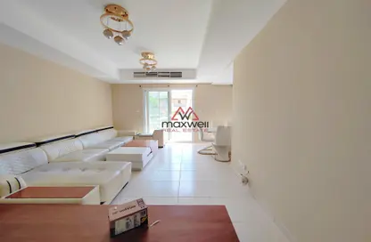 Villa - 2 Bedrooms - 3 Bathrooms for rent in Springs 11 - The Springs - Dubai