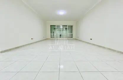 Apartment - 3 Bedrooms - 4 Bathrooms for rent in Hamdan Street - Abu Dhabi