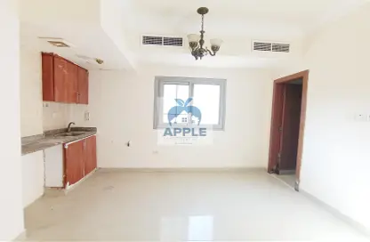 Apartment - 1 Bathroom for rent in Muwailih Building - Muwaileh - Sharjah