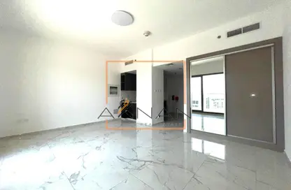 Apartment - 1 Bathroom for rent in Golden Dream Tower 1 - Jumeirah Village Circle - Dubai