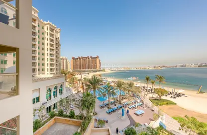 Apartment - 2 Bedrooms - 4 Bathrooms for rent in Al Haseer - Shoreline Apartments - Palm Jumeirah - Dubai