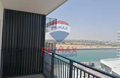 Apartment - 1 Bathroom for rent in Waters Edge - Yas Island - Abu Dhabi