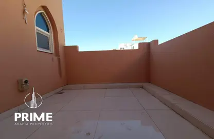 شقة - غرفة نوم - 2 حمامات للايجار في منطقة المحاربة - الكرامة - أبوظبي