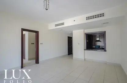 Apartment - 2 Bedrooms - 3 Bathrooms for sale in Reehan 7 - Reehan - Old Town - Dubai