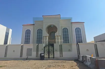 Villa - 4 Bedrooms - 6 Bathrooms for rent in Al Aweer 1 - Al Aweer - Dubai