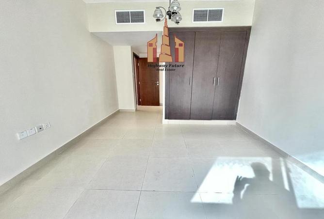 Apartment - 1 Bedroom - 2 Bathrooms for rent in Muwailih Building - Muwaileh - Sharjah