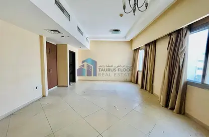 Apartment - 2 Bedrooms - 2 Bathrooms for rent in Makani Building - Al Muraqqabat - Deira - Dubai