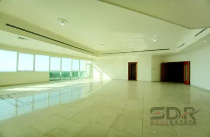 Apartment - 4 Bedrooms - 6 Bathrooms for rent in Crescent Towers - Al Khalidiya - Abu Dhabi