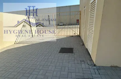 Warehouse - Studio - 1 Bathroom for rent in Umm Al Thuoob - Umm Al Quwain