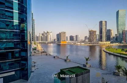 Apartment - 1 Bathroom for sale in Bay's Edge - Business Bay - Dubai