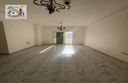 Apartment - 2 Bedrooms - 2 Bathrooms for rent in 585 Building - Al Majaz 3 - Al Majaz - Sharjah