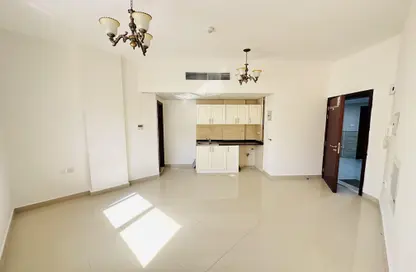 Apartment - 1 Bathroom for rent in Muwaileh 3 Building - Muwaileh - Sharjah