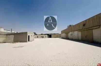 Warehouse - Studio - 1 Bathroom for rent in Al Sajaa - Sharjah