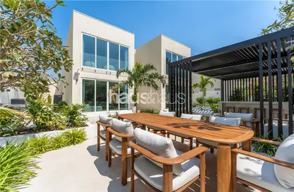 Villa - 4 Bedrooms - 5 Bathrooms for sale in Meadows 9 - Meadows - Dubai