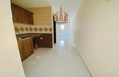 Apartment - 1 Bathroom for rent in Muwailih Building - Muwaileh - Sharjah