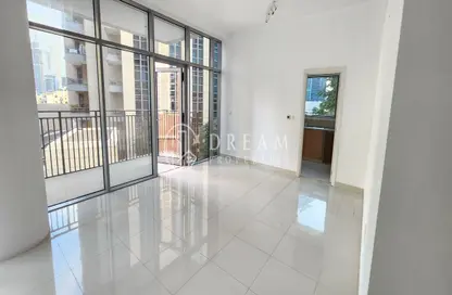 Apartment - 1 Bedroom - 2 Bathrooms for rent in Boulevard Crescent 2 - BLVD Crescent - Downtown Dubai - Dubai