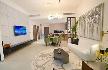 Living / Dining Room image for: Apartment - 1 Bedroom - 2 Bathrooms for sale in Weybridge Gardens - Dubai Residence Complex - Dubai, Image 1