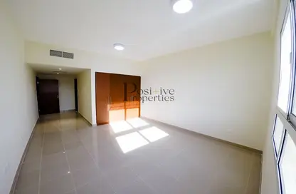 Apartment - 2 Bedrooms - 2 Bathrooms for rent in Al Quoz 2 - Al Quoz - Dubai