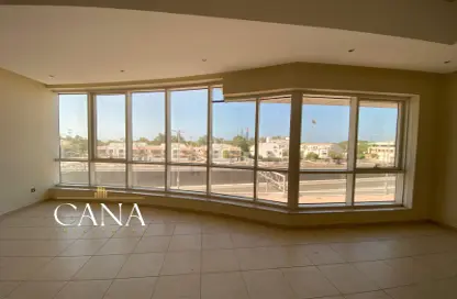 Apartment - 3 Bedrooms - 4 Bathrooms for rent in Mina Tower - Mina Road - Tourist Club Area - Abu Dhabi