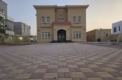 Villa - 5 Bedrooms - 6 Bathrooms for rent in Al Aweer - Dubai