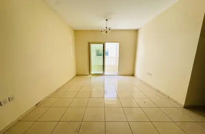 Apartment - 3 Bedrooms - 2 Bathrooms for rent in Muwaileh 29 Building - Muwaileh - Sharjah