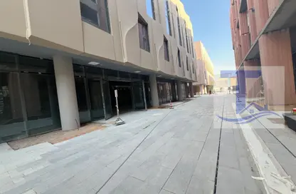 Shop - Studio for rent in Masdar City - Abu Dhabi