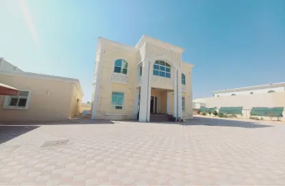 Townhouse - 5 Bedrooms for rent in Al Rahmaniya 1 - Al Rahmaniya - Sharjah