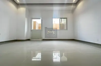 Apartment - 1 Bathroom for rent in Al Mushrif Villas - Al Mushrif - Abu Dhabi