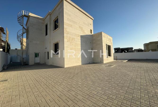 Villa - 5 Bedrooms - 6 Bathrooms for rent in Al Barsha South 2 - Al Barsha South - Al Barsha - Dubai