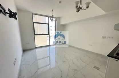 Apartment - 1 Bathroom for rent in Muwaileh 3 Building - Muwaileh - Sharjah